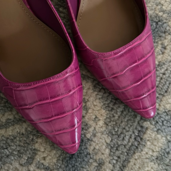 Beautiful pink slide pumps. The color is amazing! Size 7.5 - Picture 2 of 5
